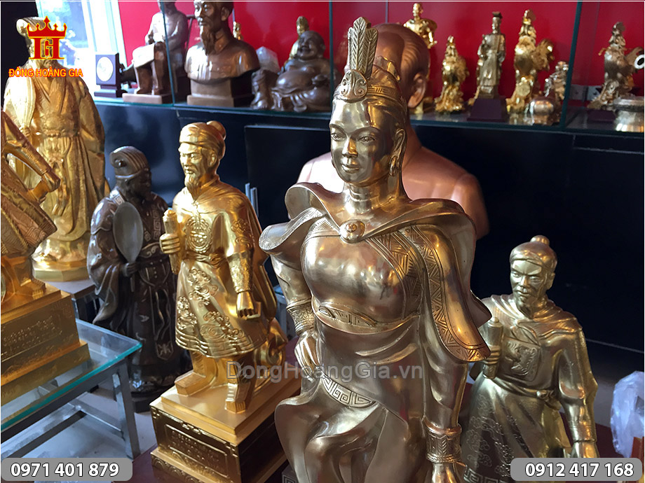 tượng nữ tướng lê chân đồng thau